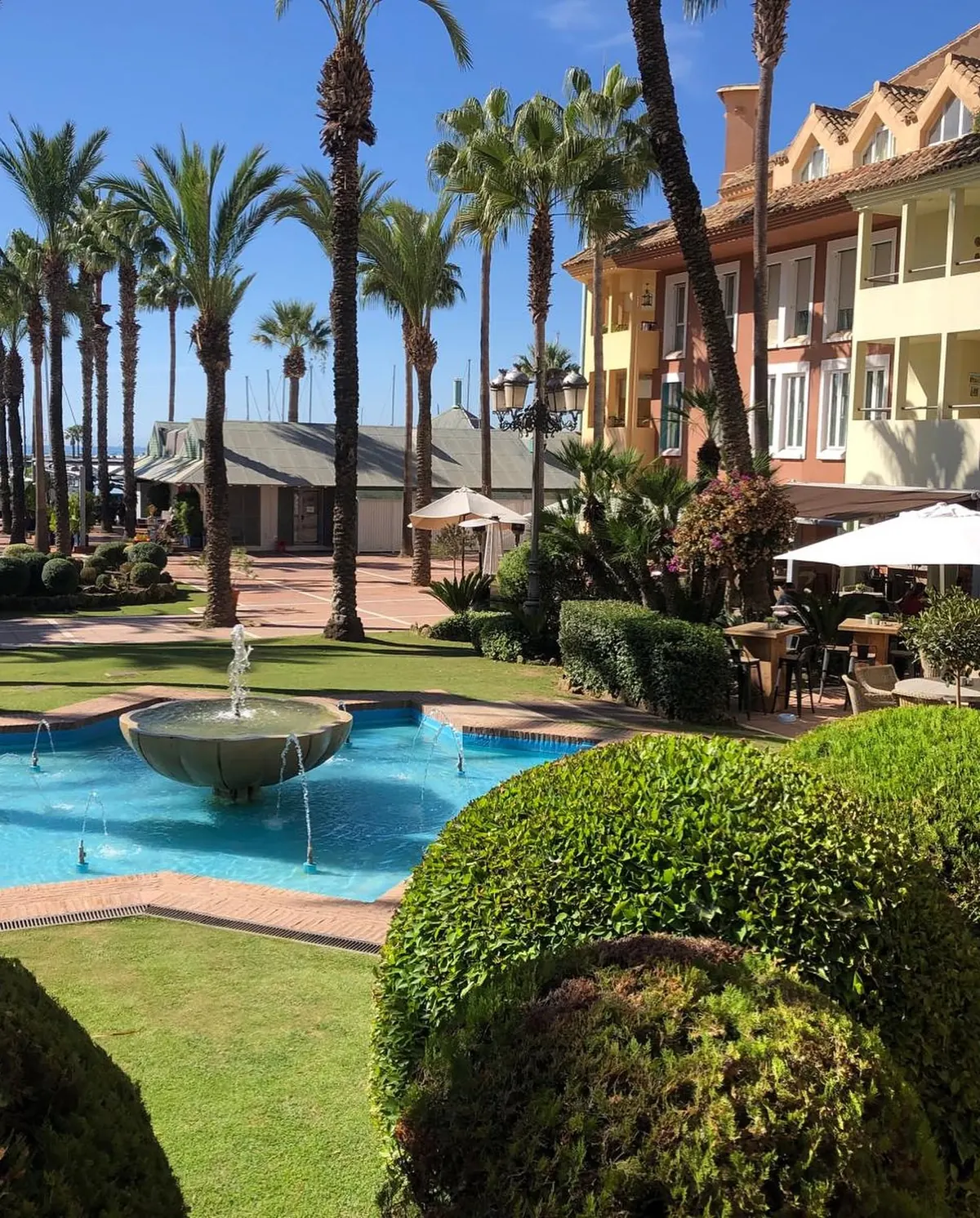 The garden and fountain beside the restaurant